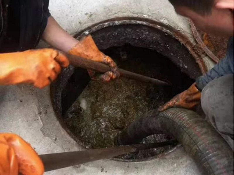 厦门清理化粪池时如何避免沼气的危害?